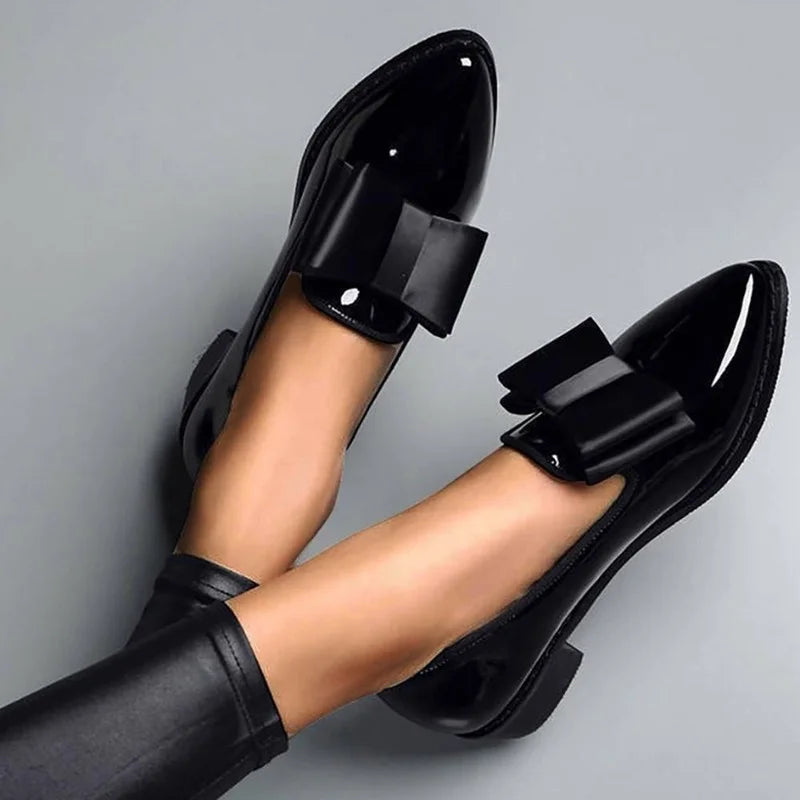 2023 New Women's Loafers Bow Decor Pointed Toe Flat Shoes for Women Patent Leather Shallow Mouth Commuter Casual Shoes for Women