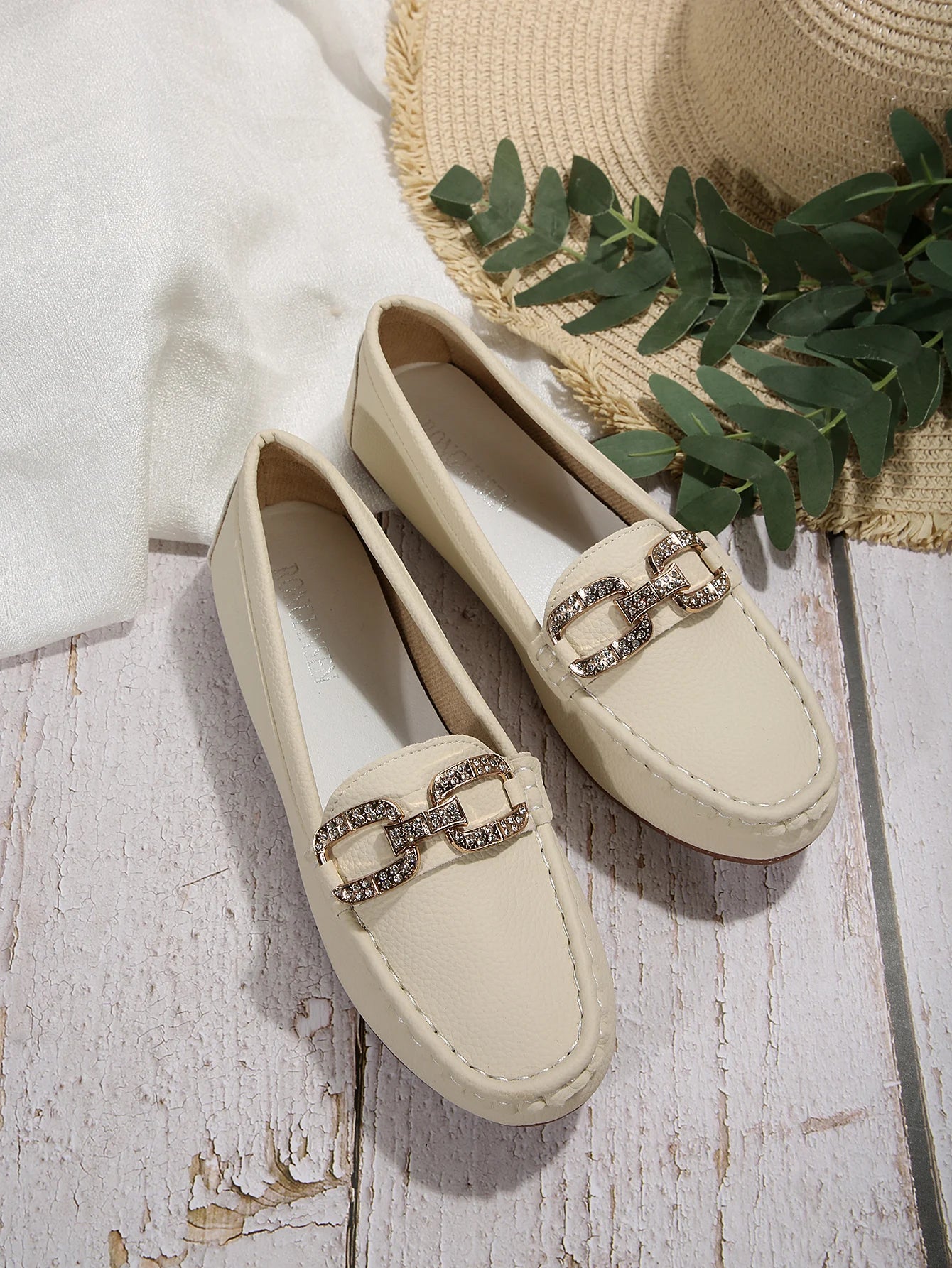 New Women's Shoes Flat Bottom Shallow Mouth Round Head Buckle Large Bean Shoes Female Nurse Shoes Versatile Mom's Shoes