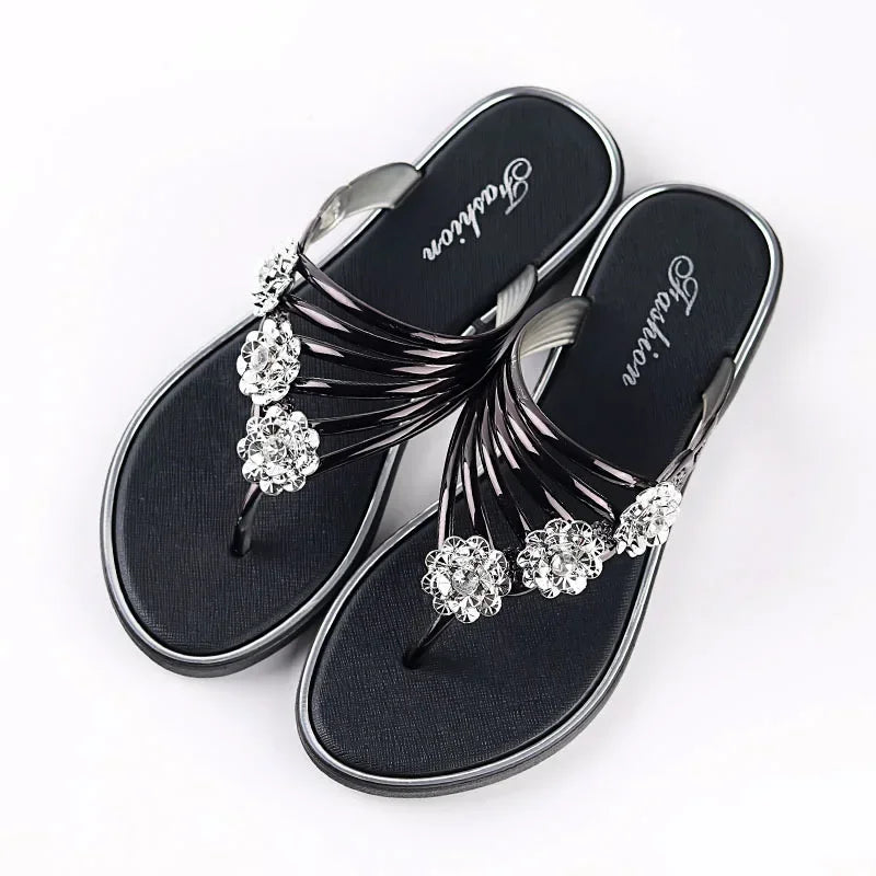 2024 Women's Slippers Summer Sandals New Flat Silver Women's Shoes Light Slippers Women's Outerwear Casual Flip Flops