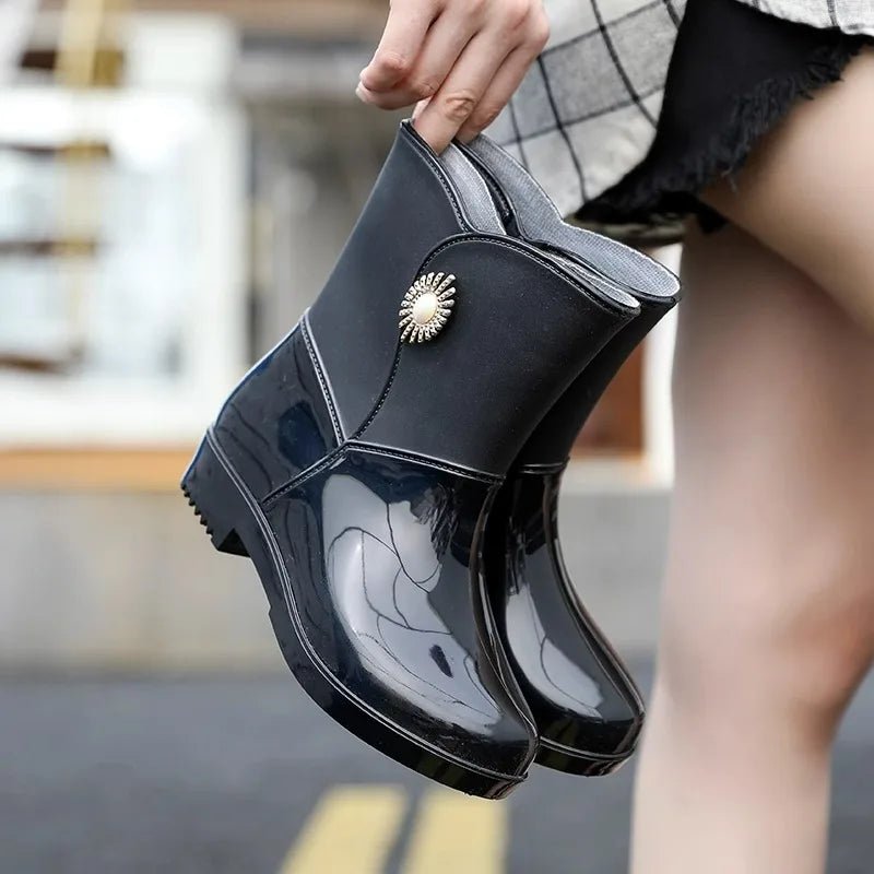 Rain boots for women, fashionable outdoor, waterproof anti-slip kitchen work rubber shoes with cotton warm rain boots for winter