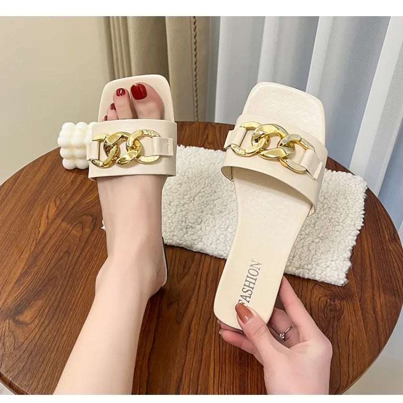 2024 neue flache Leoparden-Hausschuhe für Damen Neue amerikanische Metallkette mit quadratischer Spitze, flache Schuhe, Damensandalen, Hausschuhe, Zapatos