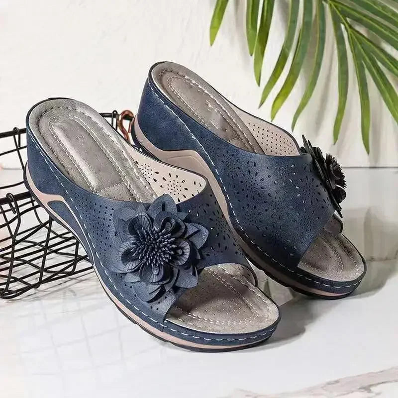 Summer Women Slippers Platform Female Sandals Fashion Flower Hollow Wedge Beach Shoes for Women Lightweight Slip on Footwear 슬리퍼