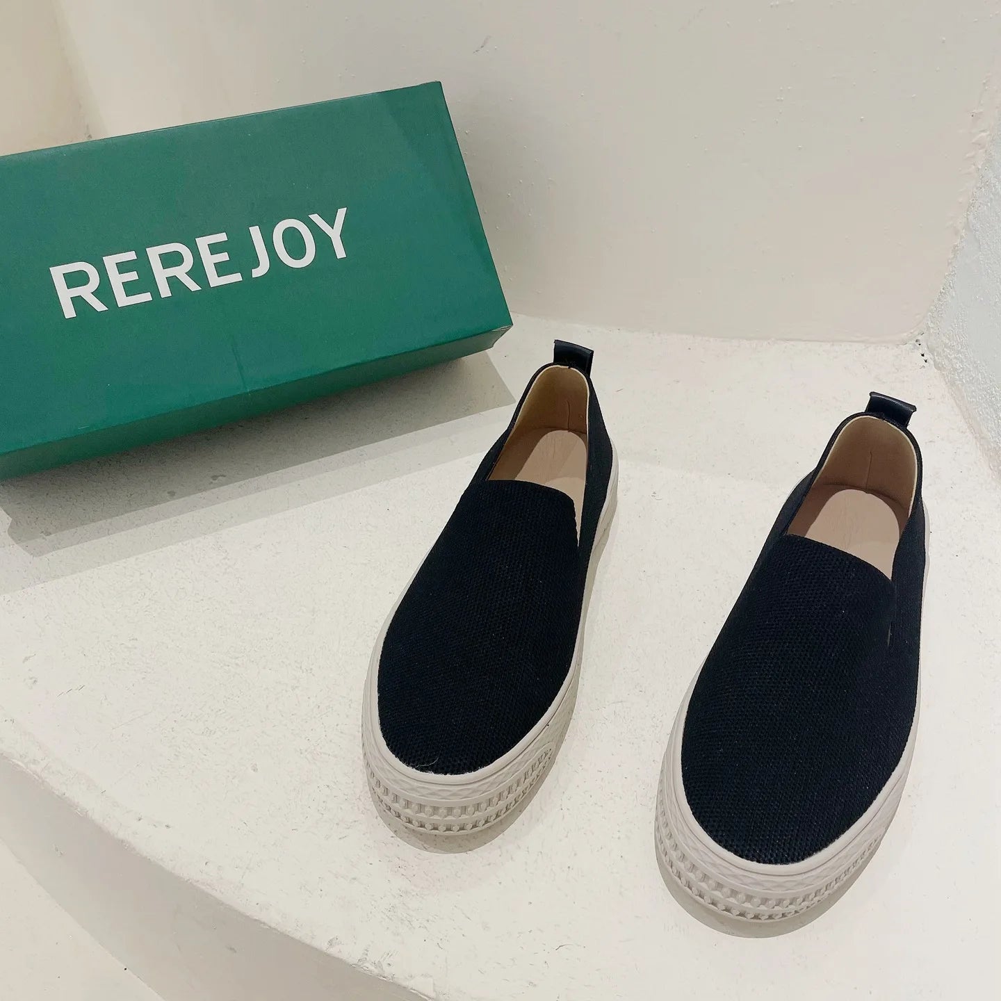 Nouvelles chaussures de pêcheur à tête ronde Flying Weaver, motif à carreaux de marée, à enfiler peu profonde, semelle épaisse, chaussures simples décontractées pour femmes