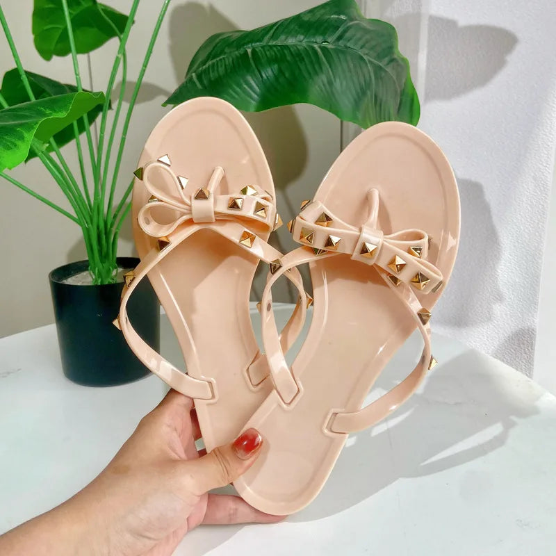 Riveted Flip Flops Women Sandals Summer Jelly Shoes Women's Flat Bottomed Slippers Summer Casual Rivet Slippers Outside 36-42