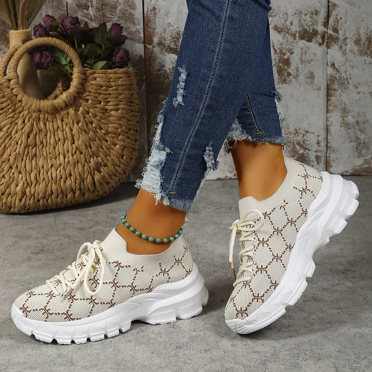 Women's Mesh Knitting Flat Shoes Lace-up Round Toe Breathable Sneakers Women Autumn Soft Sole Footwear Ladies Wedge Sport Shoes