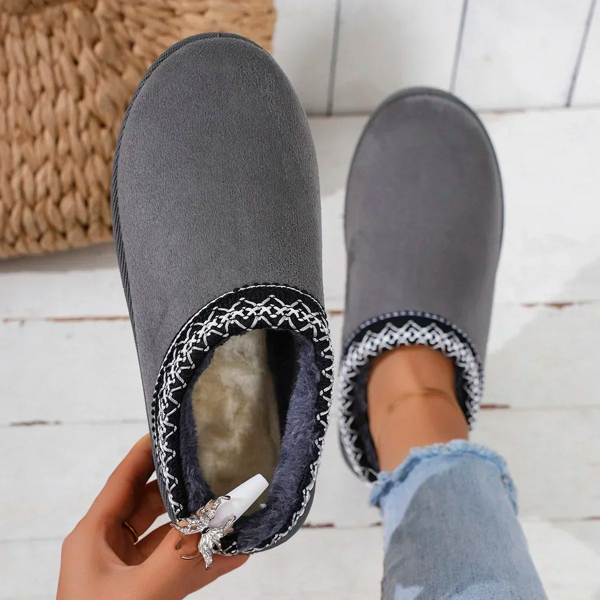 Snow Boots 2024 Women Winter Cashmere Warm Thick Soles Without Heel-covered Hair Half Slipper Cotton Shoes Cashmere Warm Boots