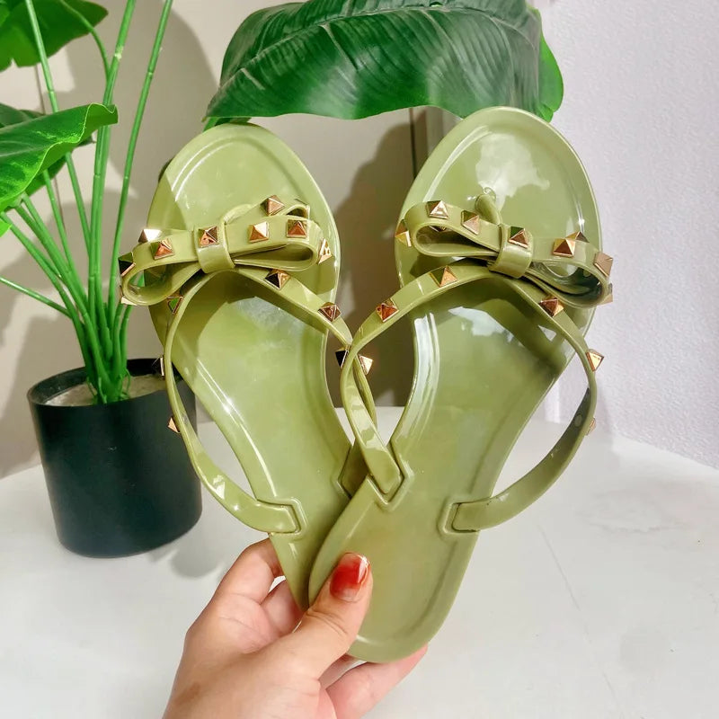 Riveted Flip Flops Women Sandals Summer Jelly Shoes Women's Flat Bottomed Slippers Summer Casual Rivet Slippers Outside 36-42