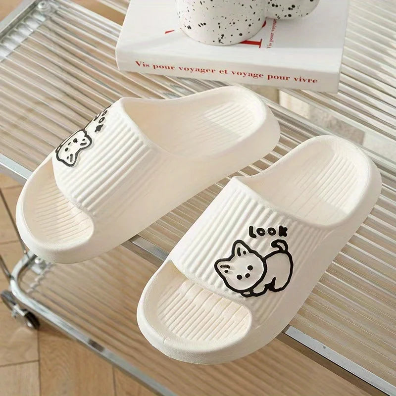 Pantoufles d'été tendance pour femmes, chaussures d'intérieur mignonnes à talons plats en EVA, motif chat Kawaii, motif dessin animé, à enfiler, pour la salle de bain