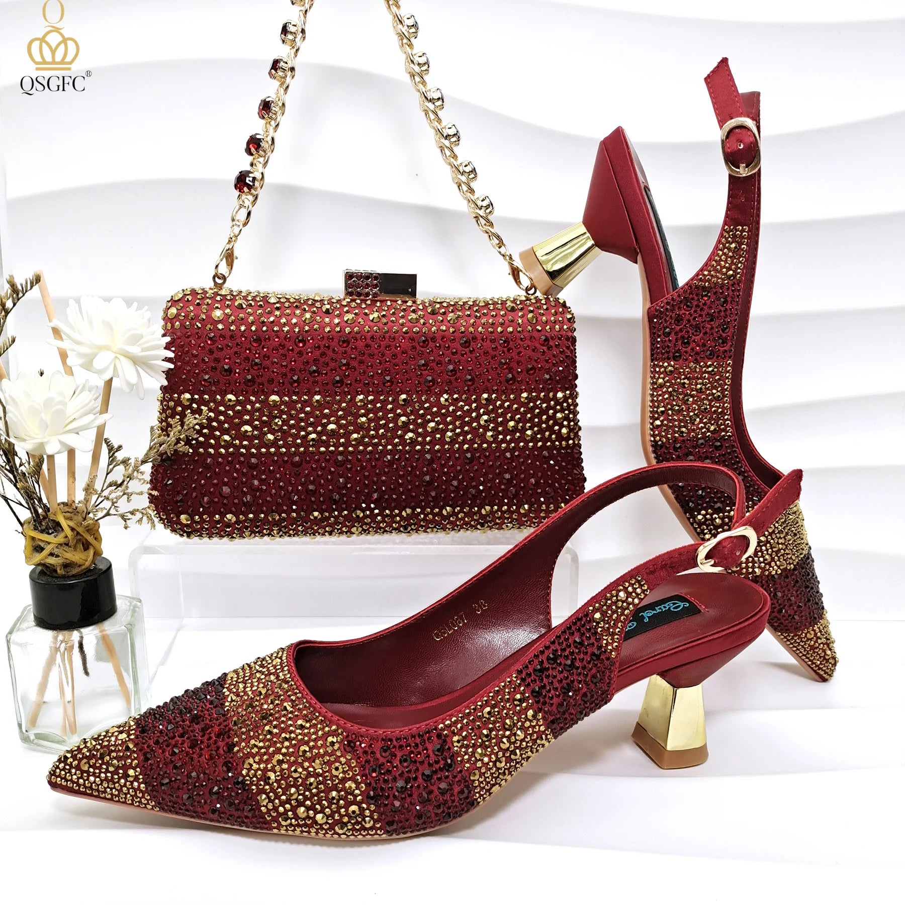 QSGFC INS Ensemble de chaussures à talons élégants pour femmes en couleur or et sac assorti, chaussures à talons hauts en forme de coin avec strass creux