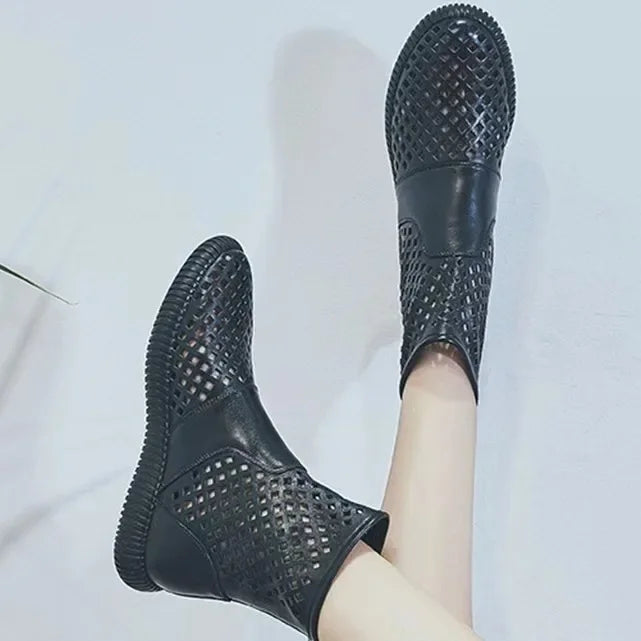 2023 weiche Leder Loch Schuhe frauen Schuhe Sommer Neue Hohl Sandalen Flache Outdoor frauen Kurze Stiefel Plattform Schuhe