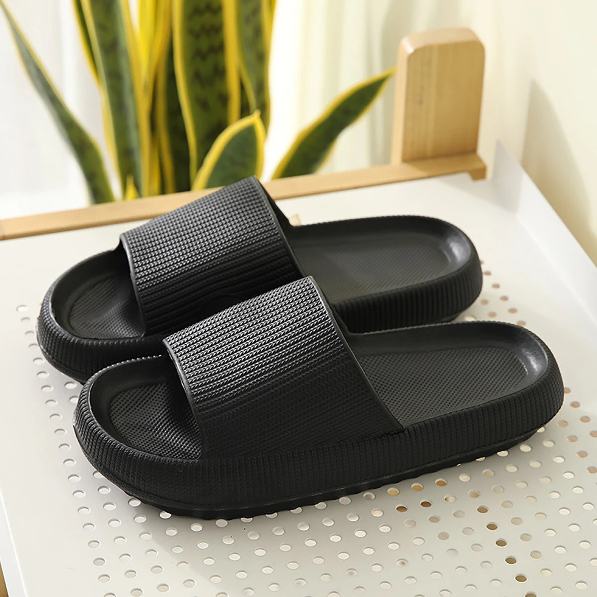 Women's Solid Color Casual Minimalist Slippers, Made of Comfortable and Convenient EVA Material with a Thick, Anti-slip.