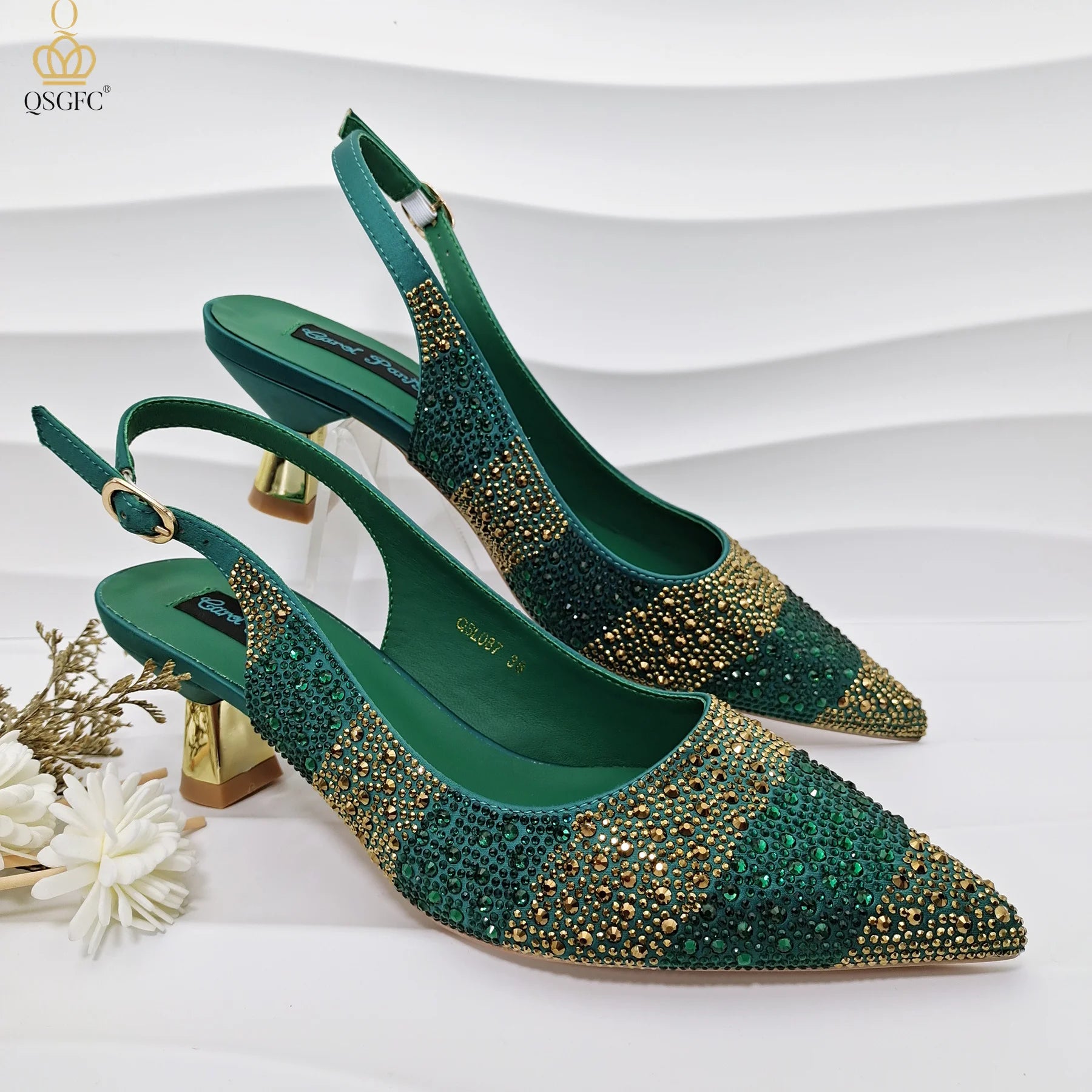 QSGFC INS Ensemble de chaussures à talons élégants pour femmes en couleur or et sac assorti, chaussures à talons hauts en forme de coin avec strass creux