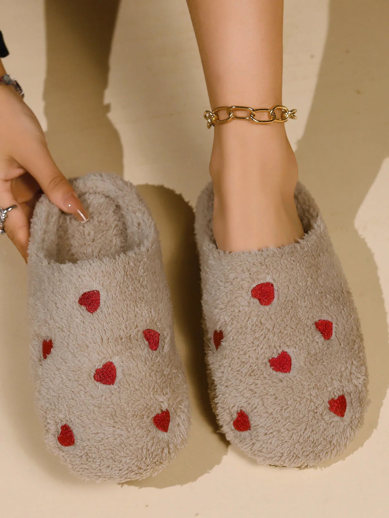 Women House Carpet Slippers Winter Cozy Fuzzy Soft Soles Shoes Love-Heart Indoor Silent Lightweight Living Room Cotton Sandals