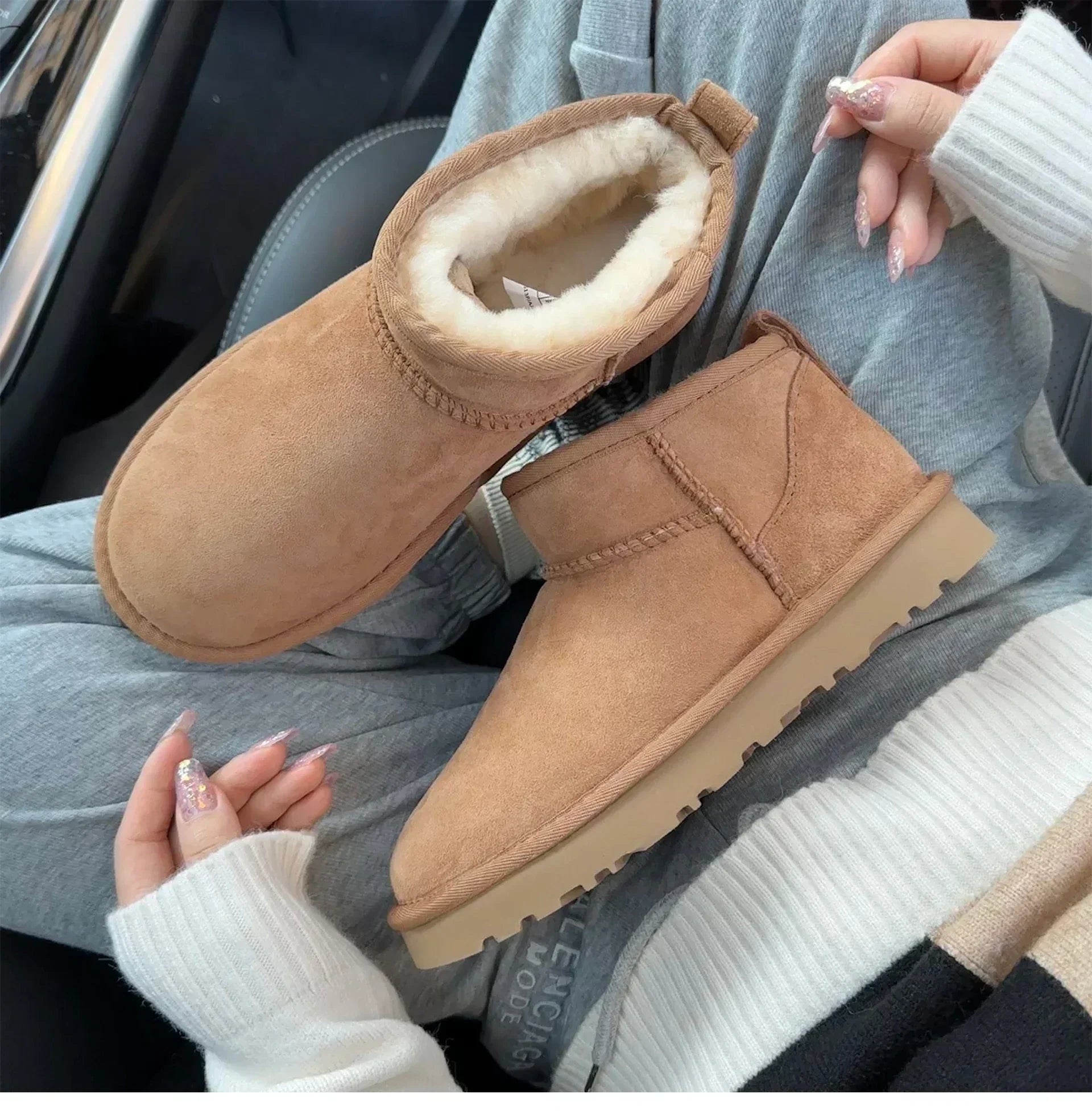 2024 new classic mini snow boots. Combining sheepskin and genuine leather, winter fashionable and casual warm boots