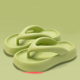 Tongs à semelle épaisse pour femmes été 2024 nouvelles sandales de plage antidérapantes augmentant la hauteur pantoufles de plage pour vêtements d'extérieur