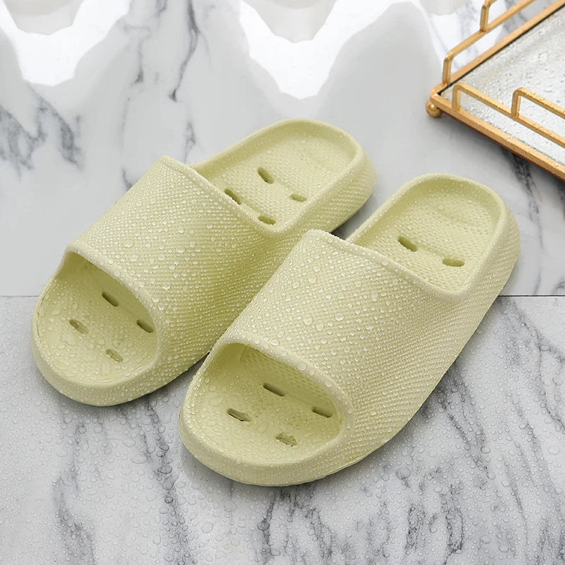 Quick-drying cheap women's slippers Non-slip soft-sole bathroom slippers hollowed out leaky slippers Casual couple home slippers