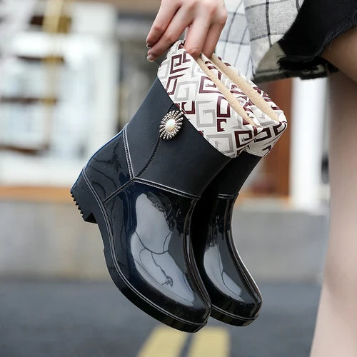 Rain boots for women, fashionable outdoor， waterproof anti-slip kitchen work rubber shoes with cotton warm rain boots for winter