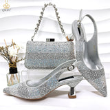 QSGFC INS Ensemble de chaussures à talons élégants pour femmes en couleur or et sac assorti, chaussures à talons hauts en forme de coin avec strass creux