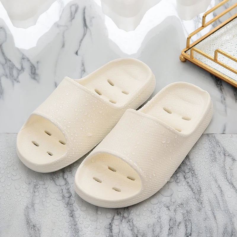 Quick-drying cheap women's slippers Non-slip soft-sole bathroom slippers hollowed out leaky slippers Casual couple home slippers
