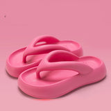 Tongs à semelle épaisse pour femmes été 2024 nouvelles sandales de plage antidérapantes augmentant la hauteur pantoufles de plage pour vêtements d'extérieur