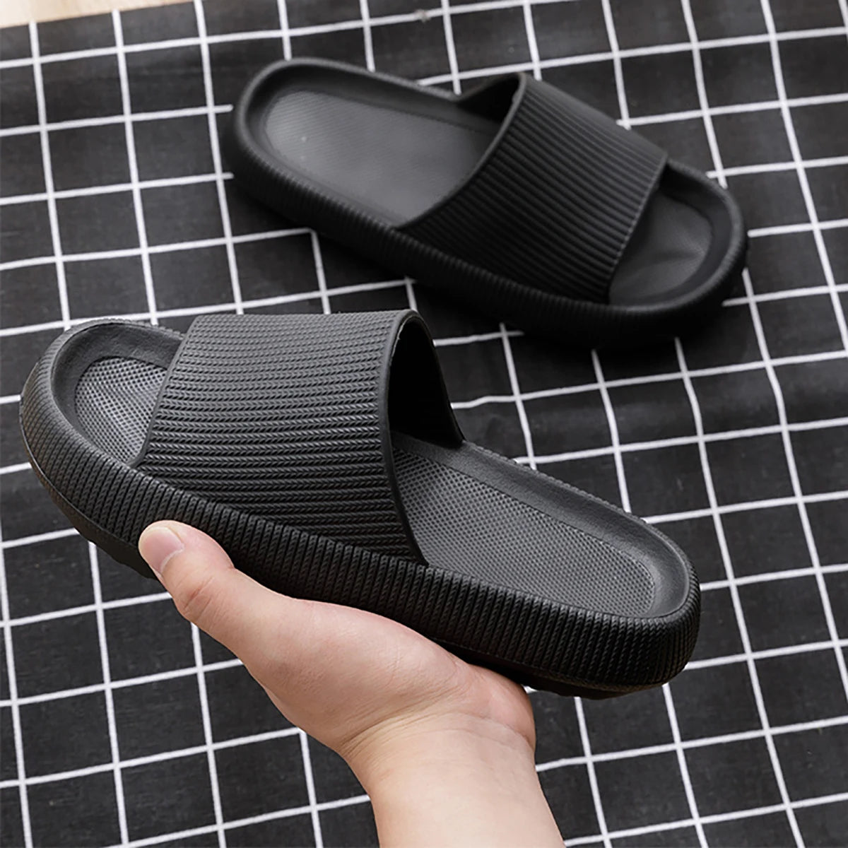 Women's Solid Color Casual Minimalist Slippers, Made of Comfortable and Convenient EVA Material with a Thick, Anti-slip.