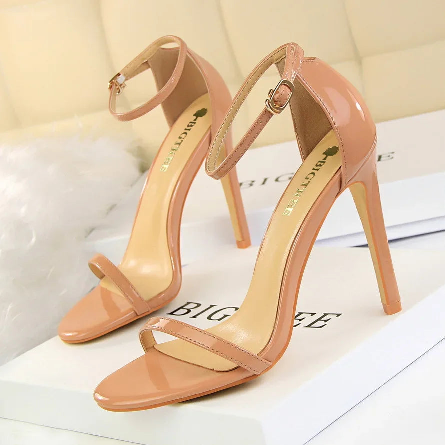 Summer New Large Size Sandal Comfortable Fashionable One Word Buckle Open Toe High Heel Stiletto Sexy Women Shoe Designer Sandal