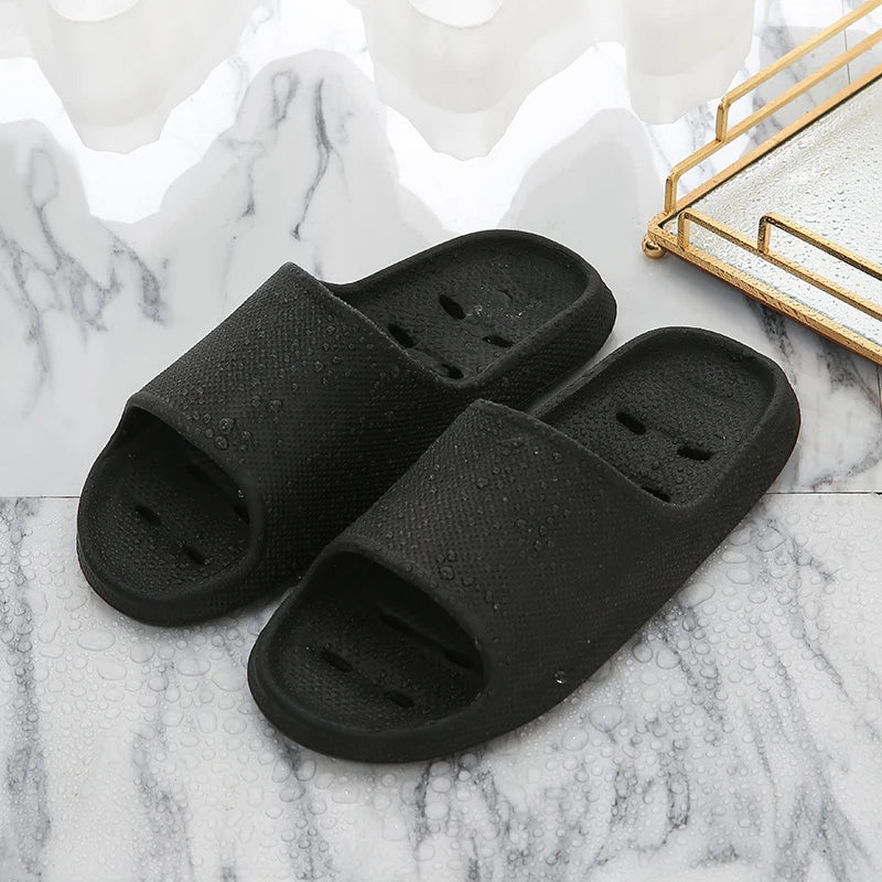 Quick-drying cheap women's slippers Non-slip soft-sole bathroom slippers hollowed out leaky slippers Casual couple home slippers