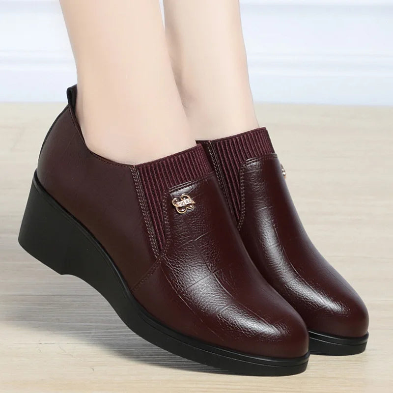 Trendy Wedge Heel Leather Shoes for Women 2024 New Soft Sole Design Versatile and Comfortable Solid Color Casual Women's Shoes