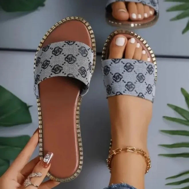 Slippers for Women 2024 New Flat Sandals Peep Toe Ladies Casual Slides Female Beach Slippers Flat Shoes Woman Luxury Sandals