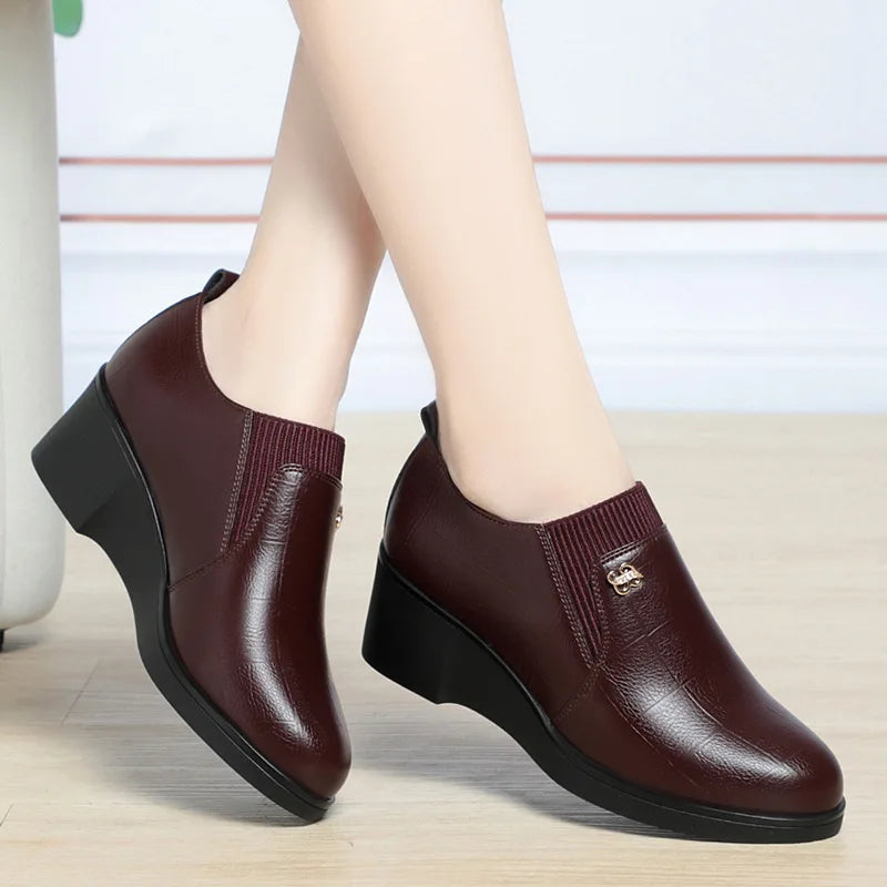 Trendy Wedge Heel Leather Shoes for Women 2024 New Soft Sole Design Versatile and Comfortable Solid Color Casual Women's Shoes