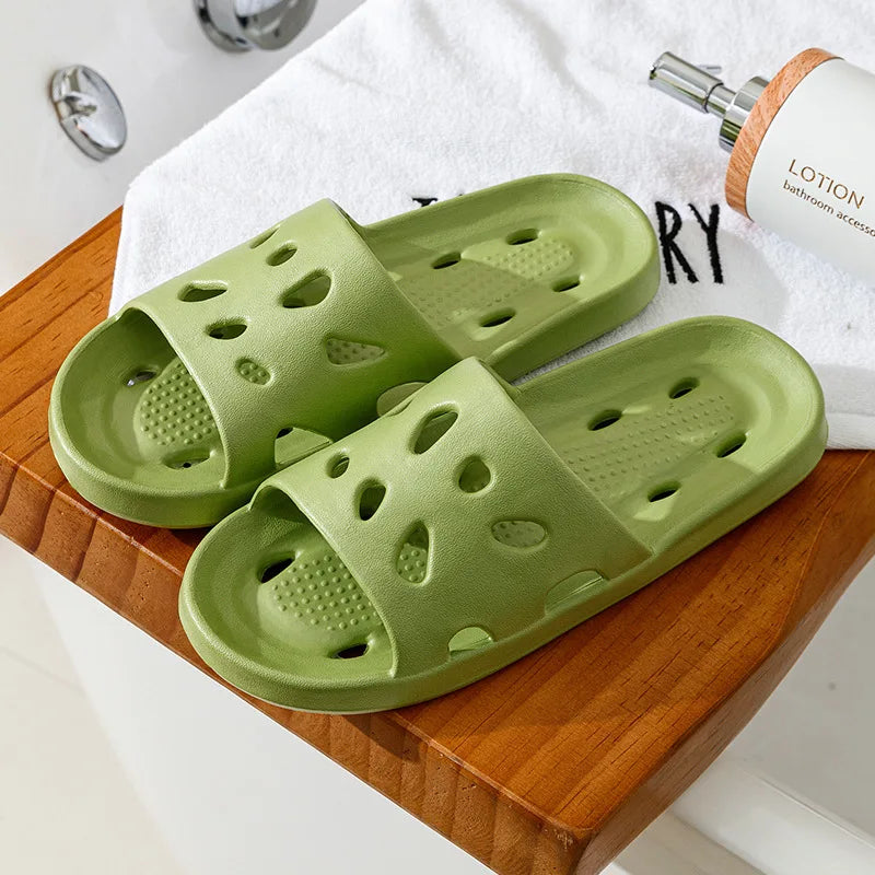 New Women Slipper Cloud Slippers For Men Flip Flops Beach Sandals Bathroom Non-Slip Slides Men Women Slippers Indoor House Shoes