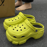 Winter Summer Clogs Outdoor Waterproof Platform Women Slipper Beach Slides Beard Black Designer Sandals with Charms Graden Shoes