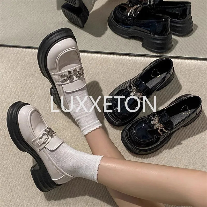 Women Leather Flat Shoes Spring New Women Casual Mary Jane Leather Fashion Shallow Mouth Design Loafers Large Size 35 40