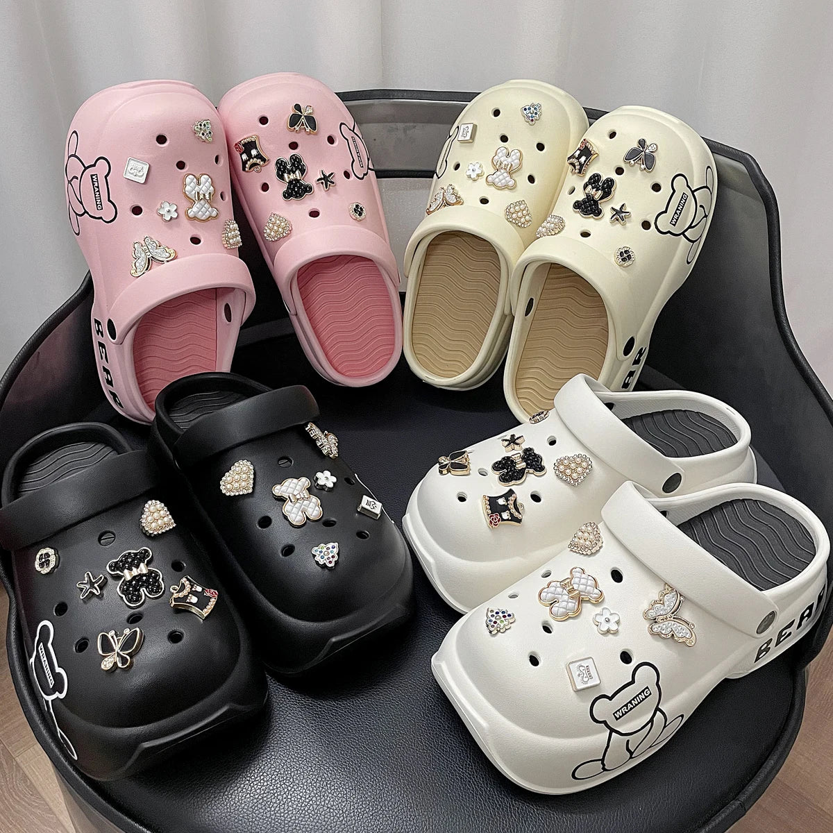 New Fashionable and Versatile Black and White Bear Thick-Soled Clogs E05