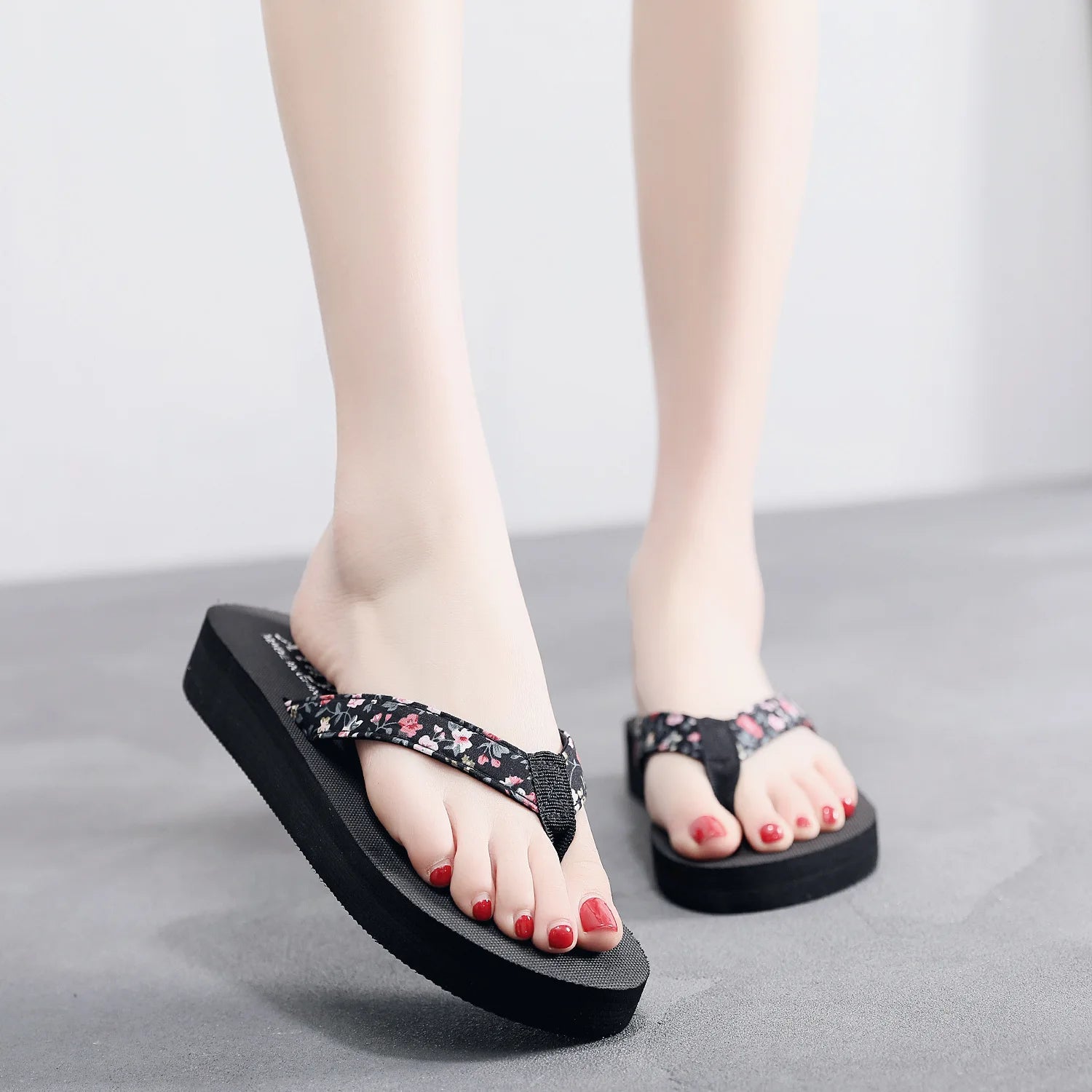 Summer Women Slippers Outdoor Light Weight Cool Shoes Ladies Flat Flip-flop Black Non-slip Basic Home Sandals zapatos de mujer