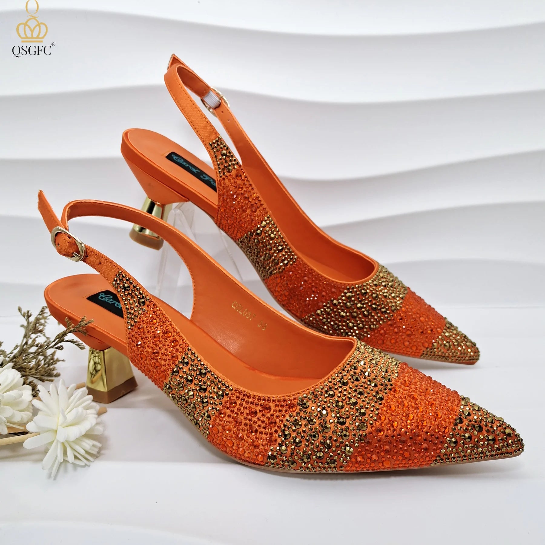 QSGFC INS Ensemble de chaussures à talons élégants pour femmes en couleur or et sac assorti, chaussures à talons hauts en forme de coin avec strass creux
