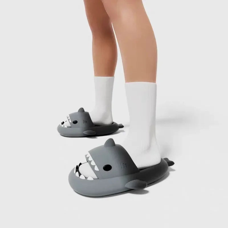 2024 Lovely Summer Gradient Shark Slippers Girls Home Soft Flat Sandals Men Beach Cool Non-slip Slides Adults Cartoon Flip Flops