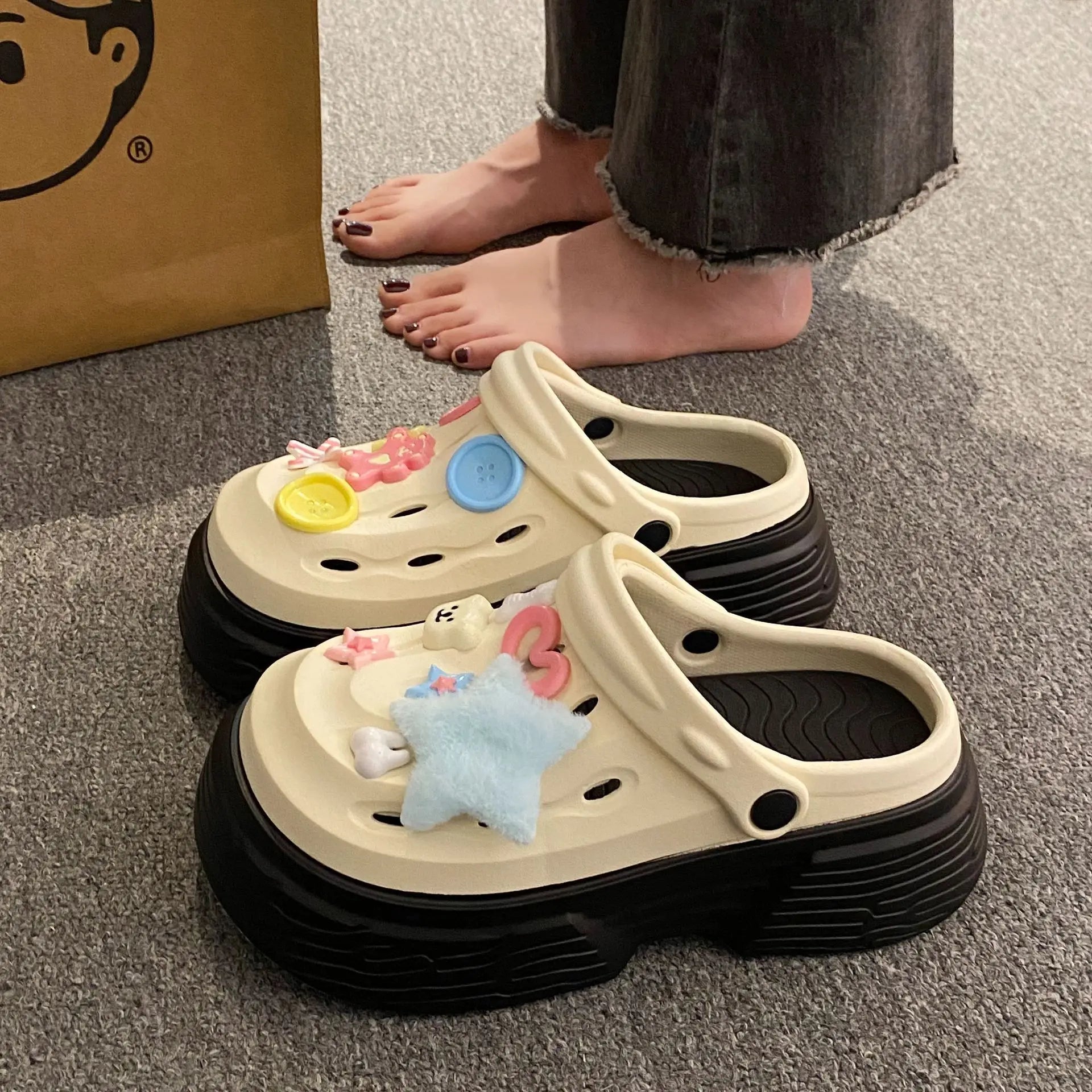 Women Sandals 2024 New Arrival Elegant Clogs Fashion Street Beach Slides Height Increasing Slippers For Girls Hole shoes