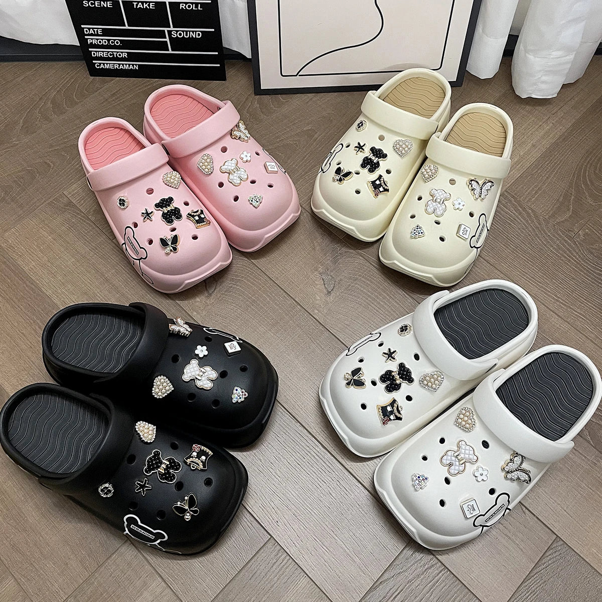 New Fashionable and Versatile Black and White Bear Thick-Soled Clogs E05