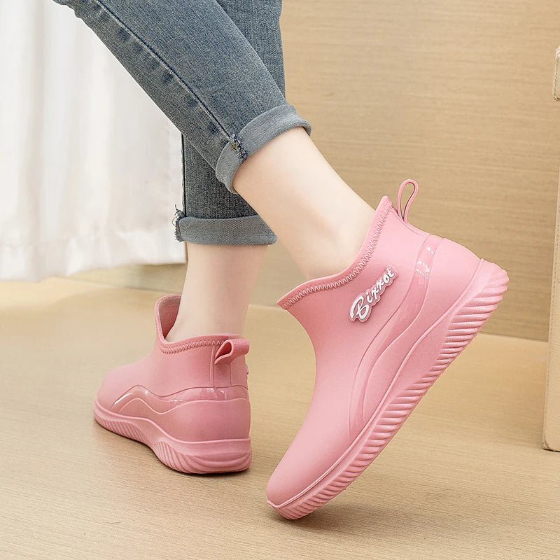 Women's Stylish Rain Boots Non-Slip Waterproof Shoes Adult Outdoor Soft Bottom and Wear Resistance Short Rubber Shoes Winter