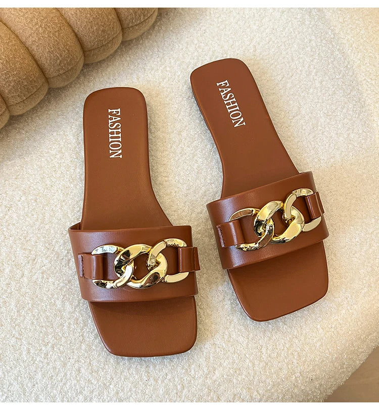 2024 neue flache Leoparden-Hausschuhe für Damen Neue amerikanische Metallkette mit quadratischer Spitze, flache Schuhe, Damensandalen, Hausschuhe, Zapatos